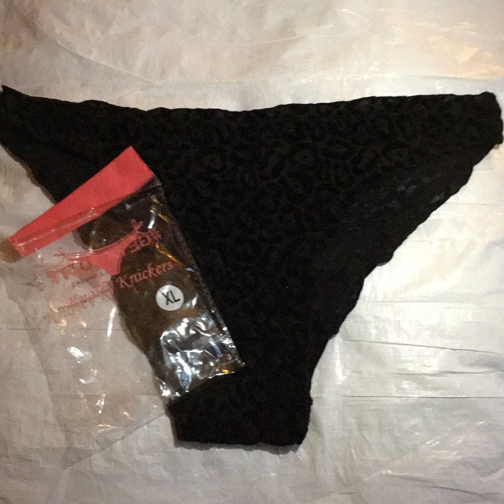 New! Knotty Knickers size XL